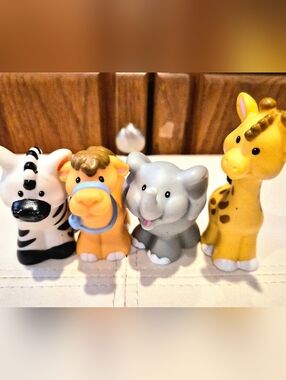 Lot Of 4 Toy Animals Fisher-price Good Condition. Elephant, Giraffe, Zebra,Camel